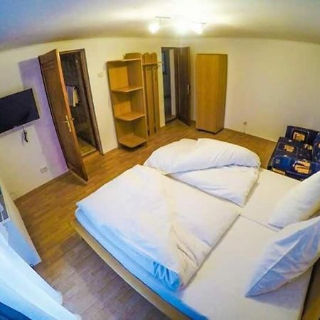 ホテルCasa Germana Lupeni  エクステリア 写真