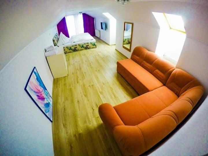 ホテルCasa Germana Lupeni  エクステリア 写真