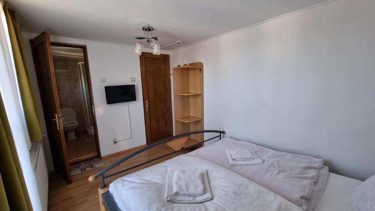ホテルCasa Germana Lupeni  エクステリア 写真