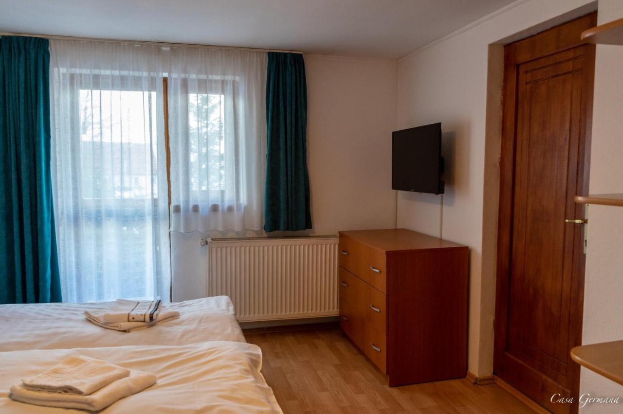 ホテルCasa Germana Lupeni  エクステリア 写真